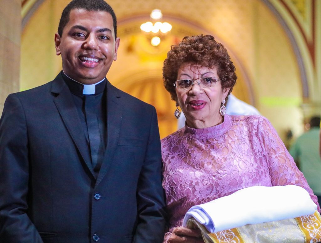 Diácono Dirceu com sua mãe Iracema da Luz dos Reis